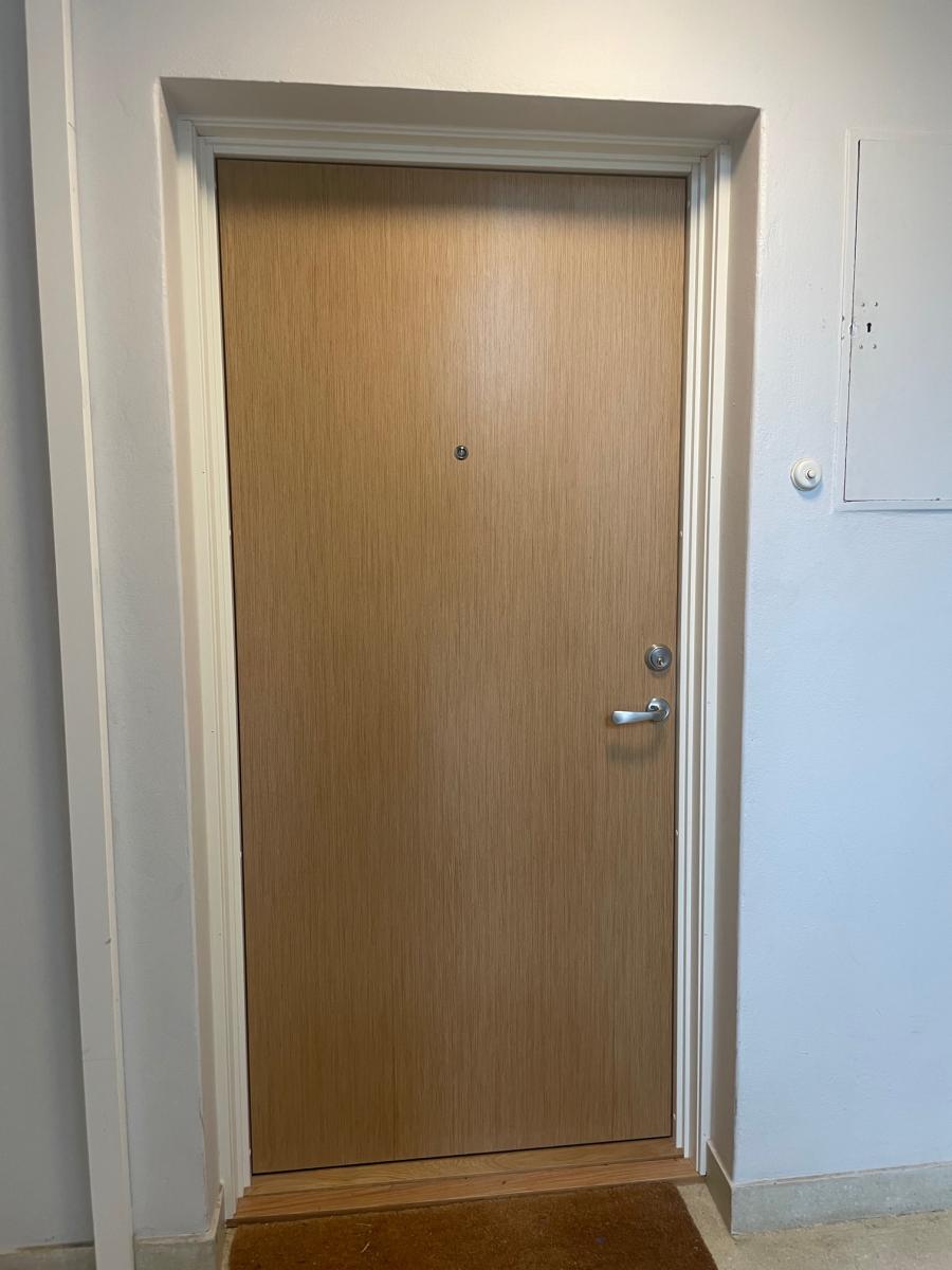 referansebilde fra utskifting av dør.