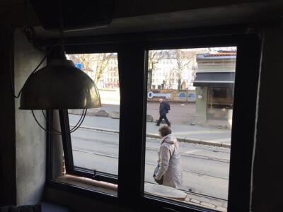 Referanse Qadis bar på Løkka inne